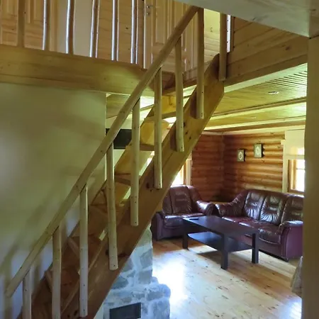 Nyaraló Pinnamaee House